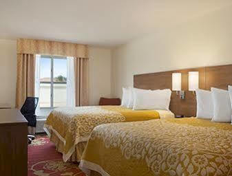 Days Inn & Suites By Wyndham Belmont Экстерьер фото